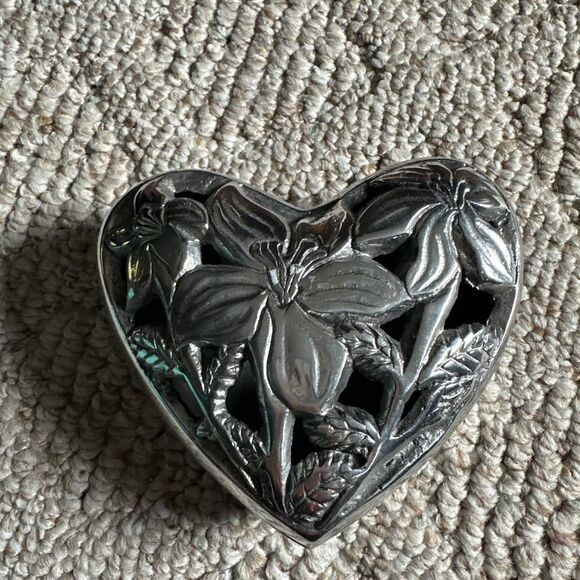Heart Shaped Metal Trinket Box Floral - Picture 1 of 4